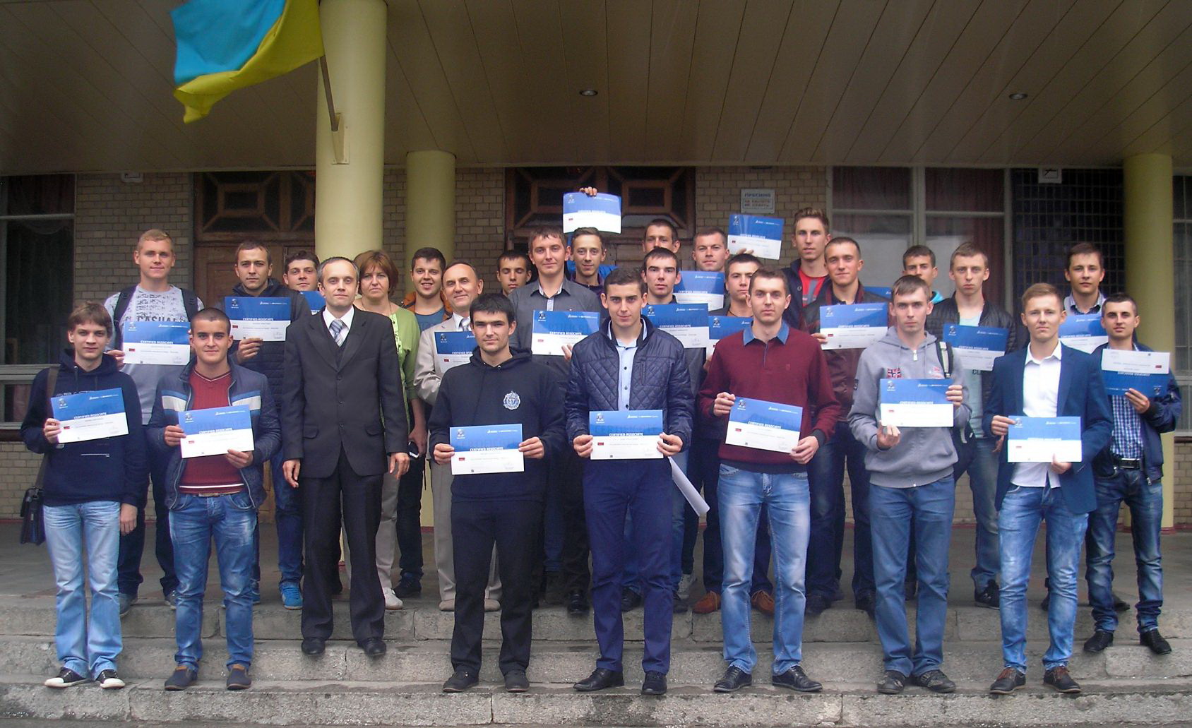 Урочисте вручення сертифікатів студентам ХНУ